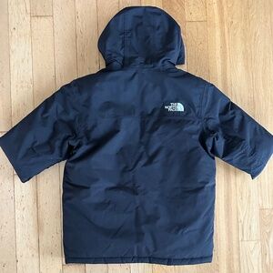 The North Face Boys Hooded Winter Jacket – Black, Size Medium